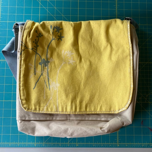 ONE OF A KIND messenger bag - Picture 3 of 12